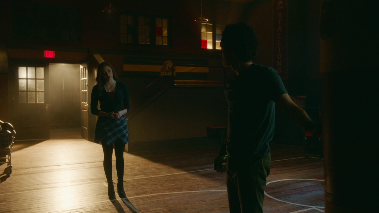 VampireDiariesWorld-dot-nl_Legacies2x10ThisisWhyWeDontEntrustPlanstoMuppetBabies1983.jpg