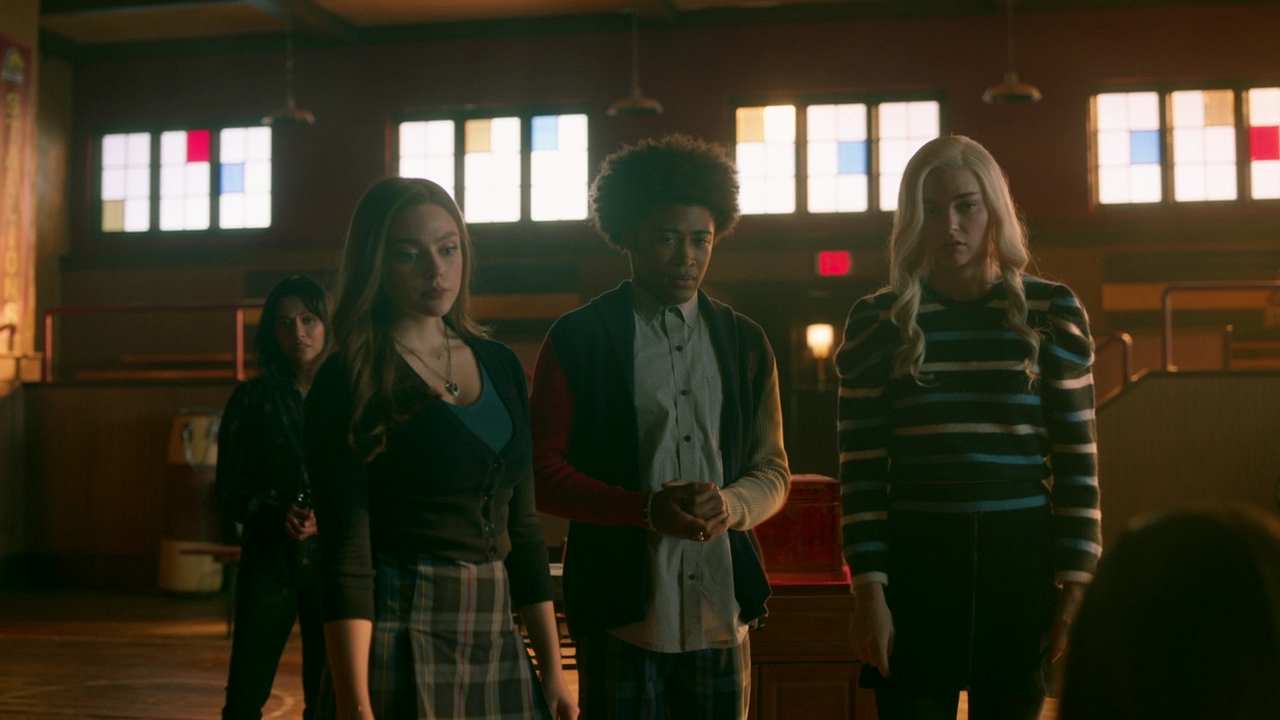 VampireDiariesWorld-dot-nl-Legacies2x14TheresaPlaceWheretheLostThingsGo1979.jpg