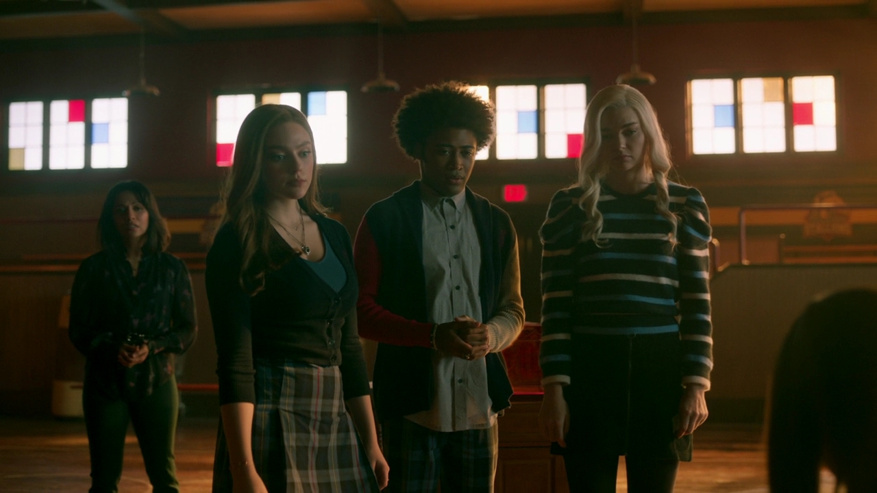 VampireDiariesWorld-dot-nl-Legacies2x14TheresaPlaceWheretheLostThingsGo1980.jpg