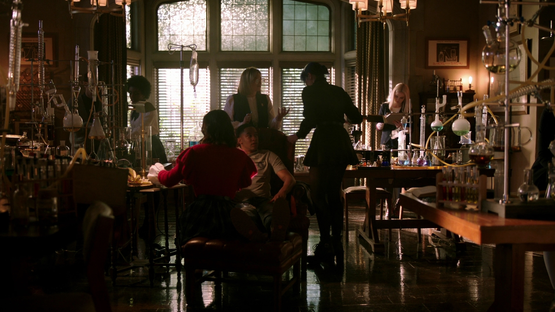 VampireDiariesWorld-dot-nl_Legacies3x02GoodbyesSureDoSuck0171.jpg