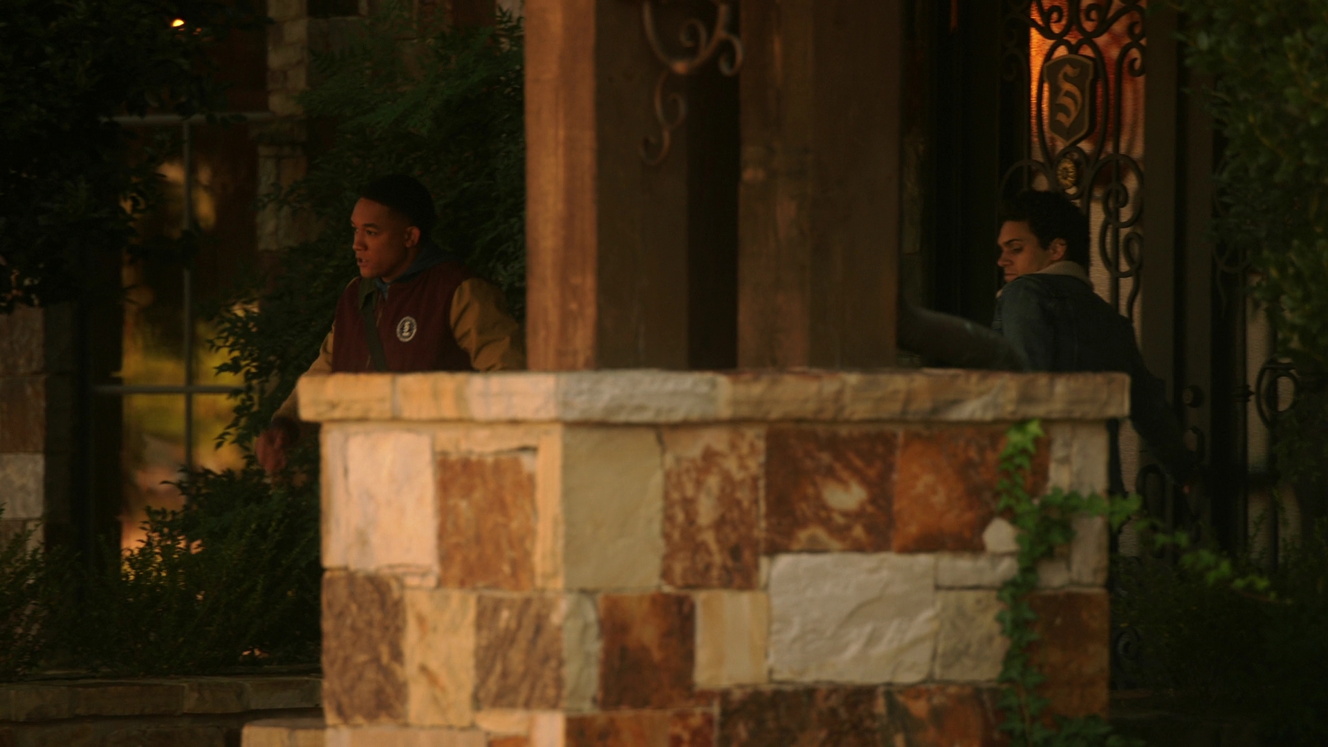 VampireDiariesWorld-dot-nl_Legacies3x02GoodbyesSureDoSuck1901.jpg