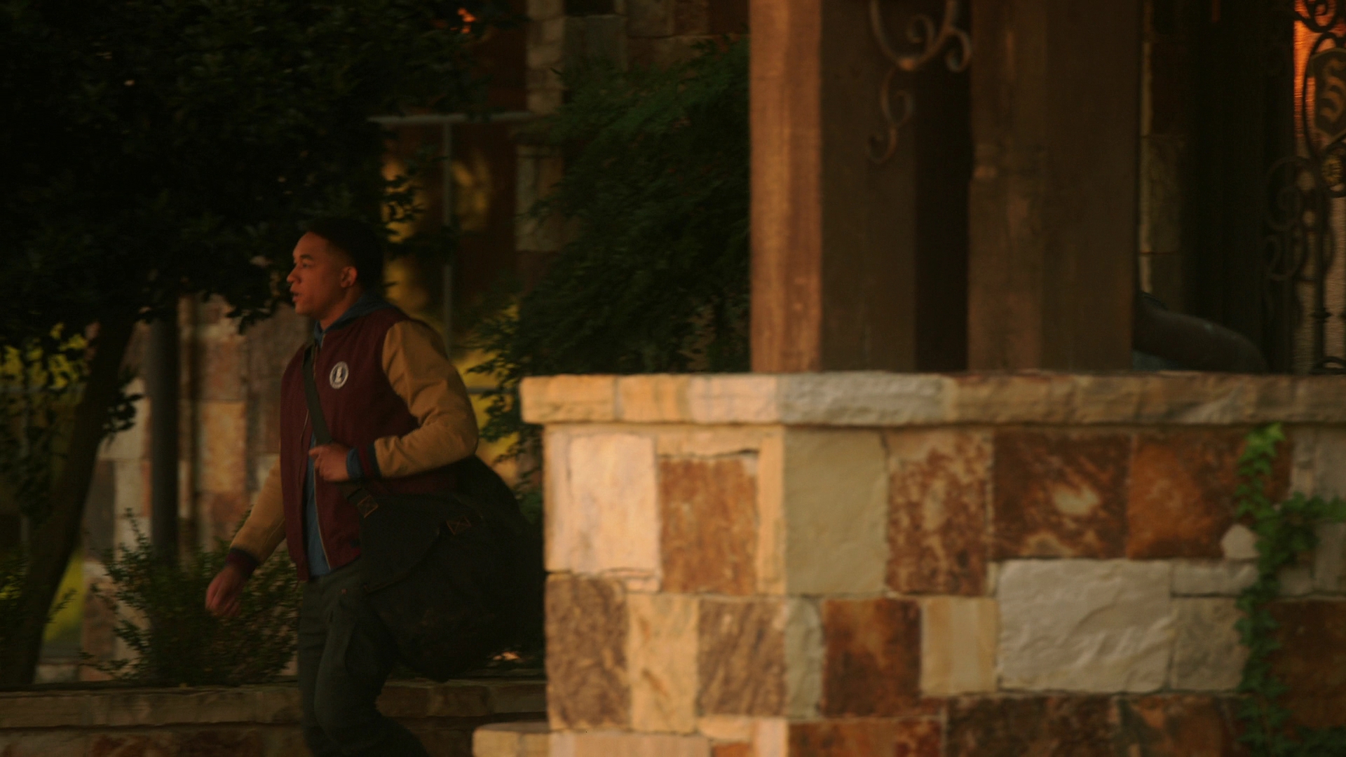 VampireDiariesWorld-dot-nl_Legacies3x02GoodbyesSureDoSuck1902.jpg