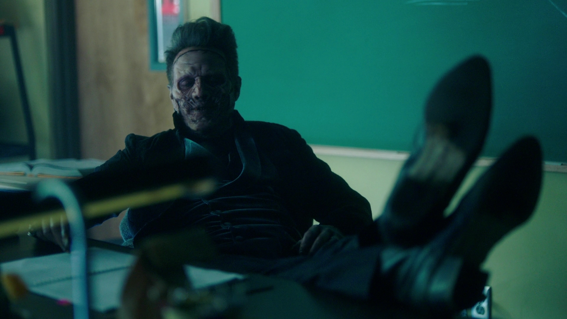 VampireDiariesWorld-dot-nl_Legacies3x04HoldOnTight0895.jpg
