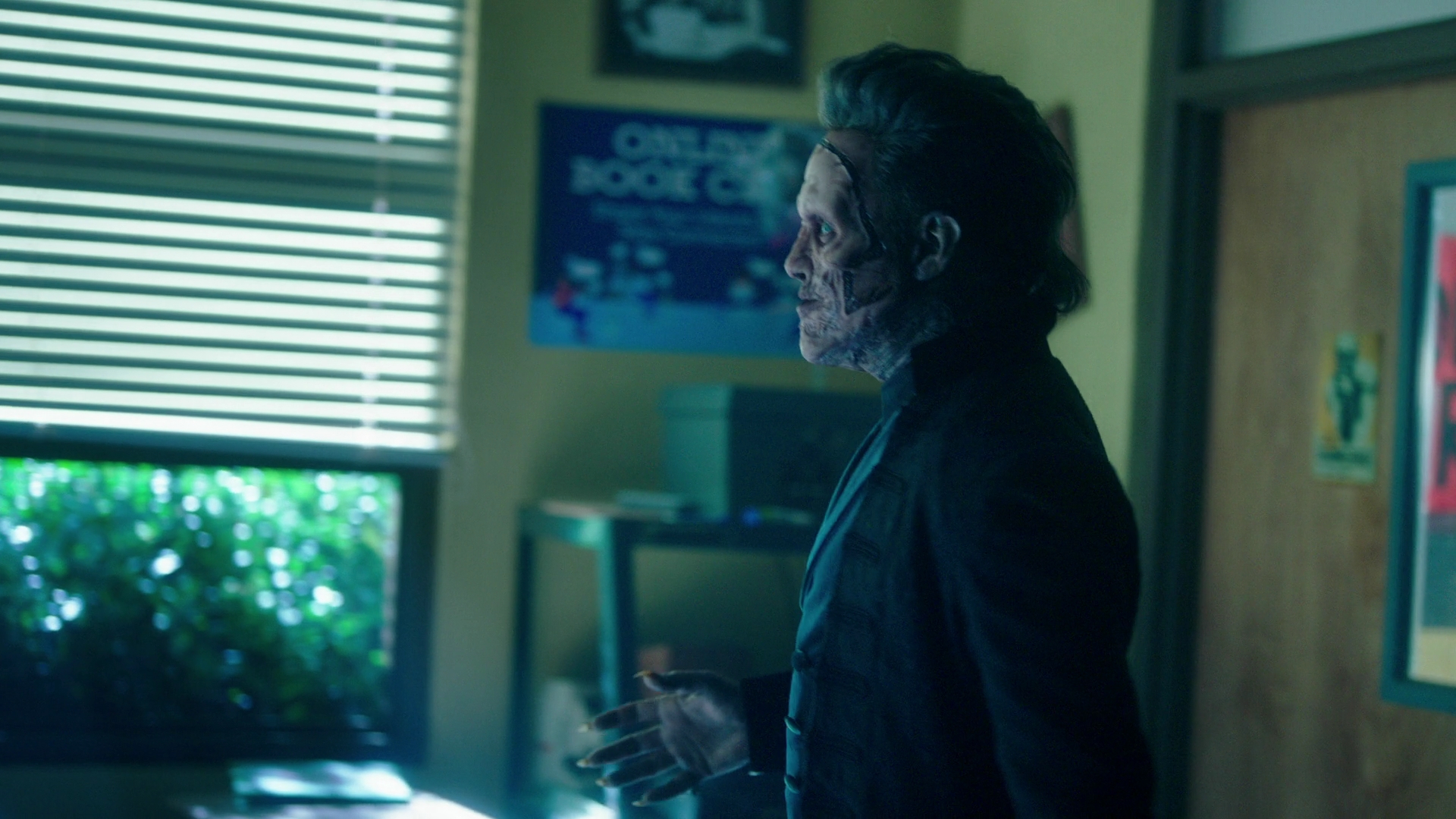 VampireDiariesWorld-dot-nl_Legacies3x04HoldOnTight0909.jpg
