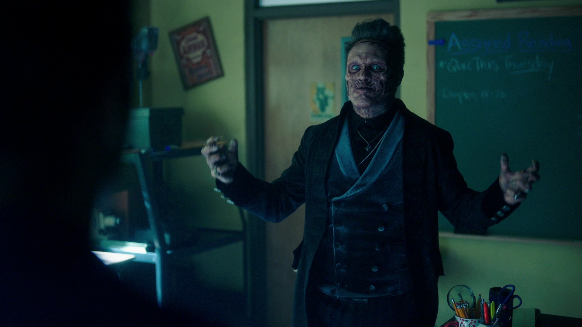 VampireDiariesWorld-dot-nl_Legacies3x04HoldOnTight0911.jpg