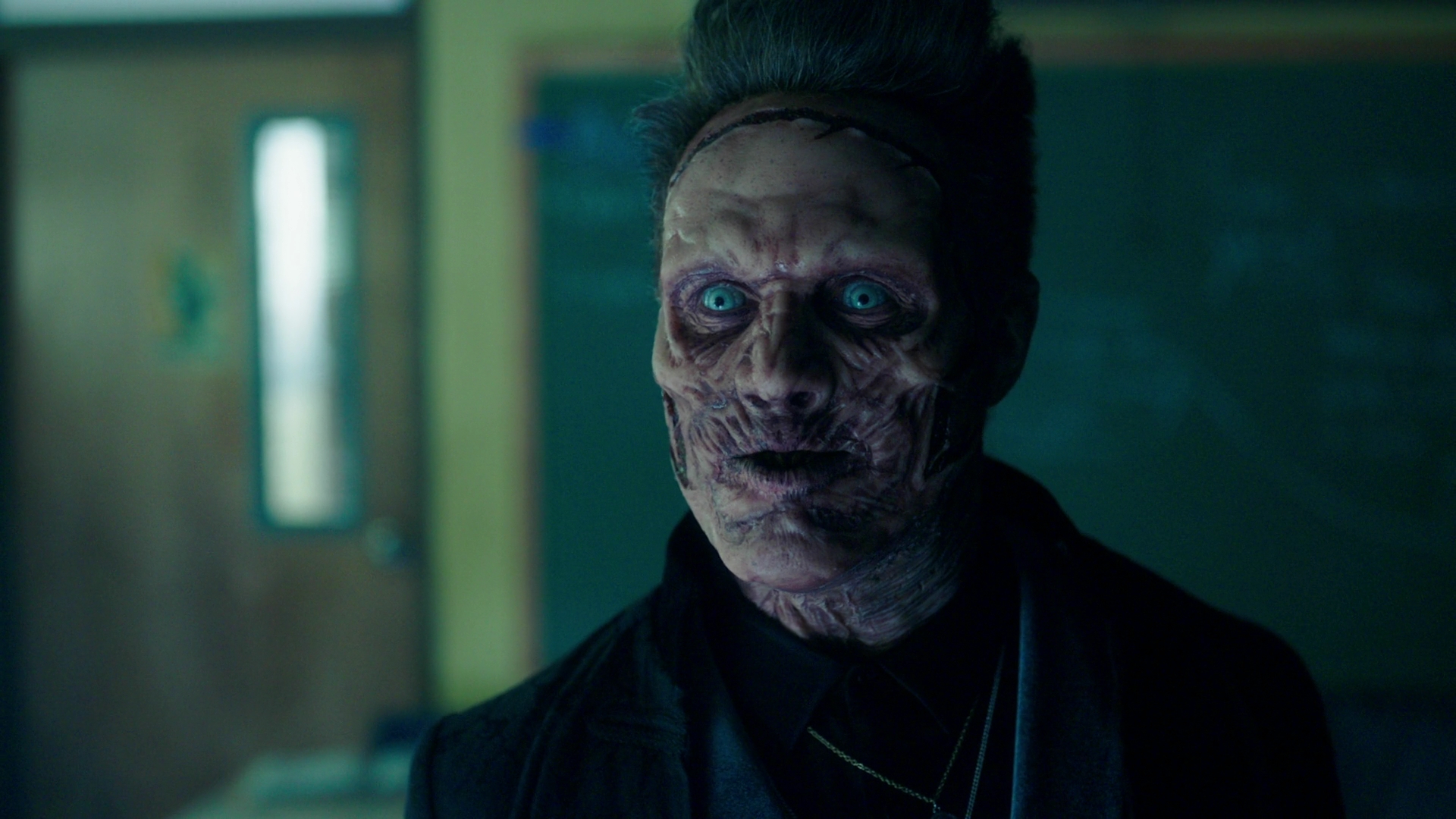 VampireDiariesWorld-dot-nl_Legacies3x04HoldOnTight0918.jpg