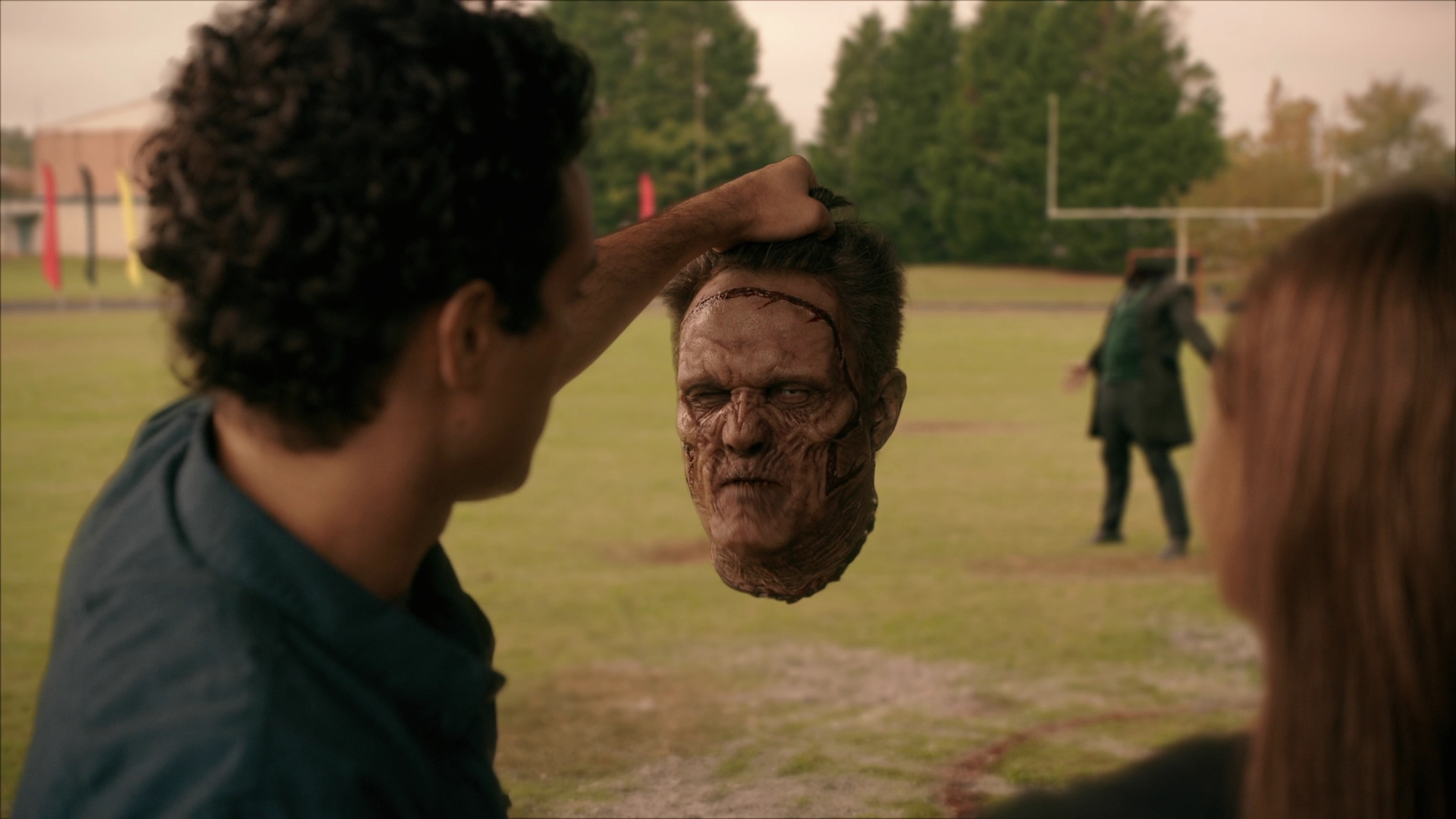 VampireDiariesWorld-dot-nl_Legacies3x04HoldOnTight1610.jpg