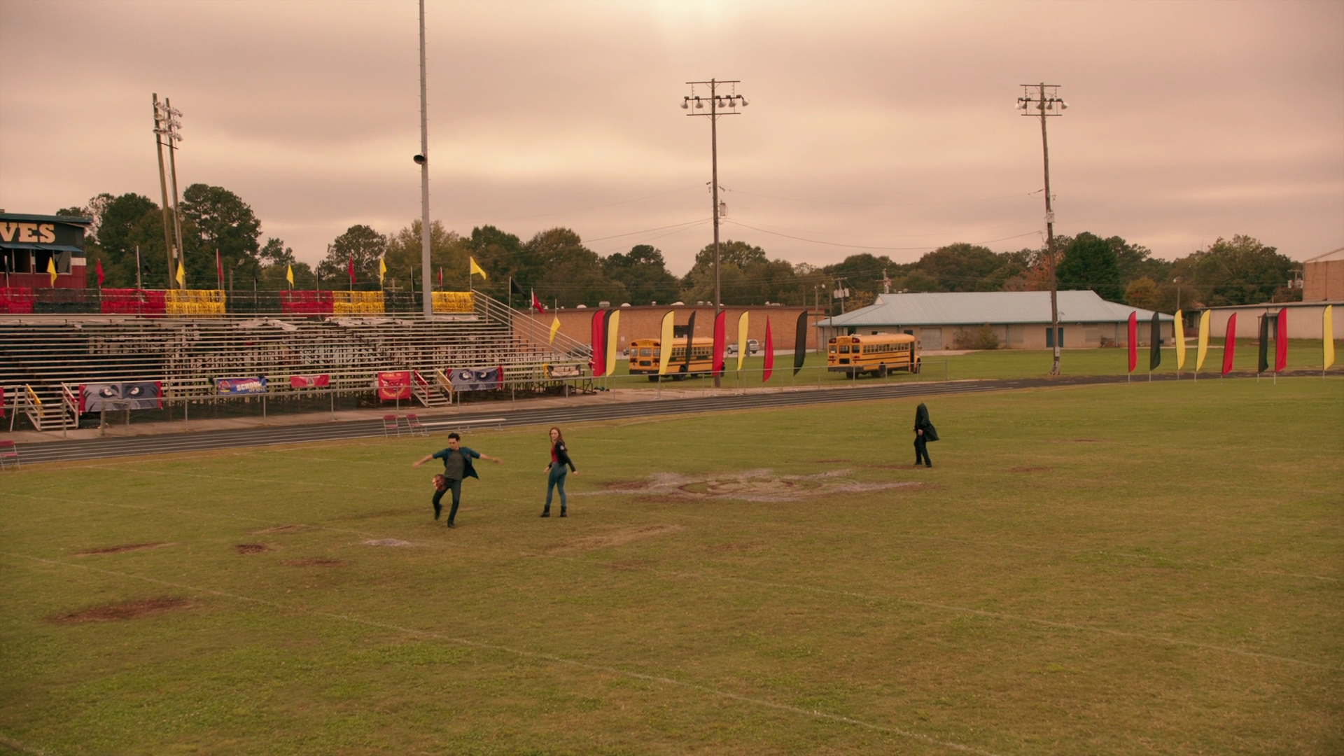 VampireDiariesWorld-dot-nl_Legacies3x04HoldOnTight1614.jpg