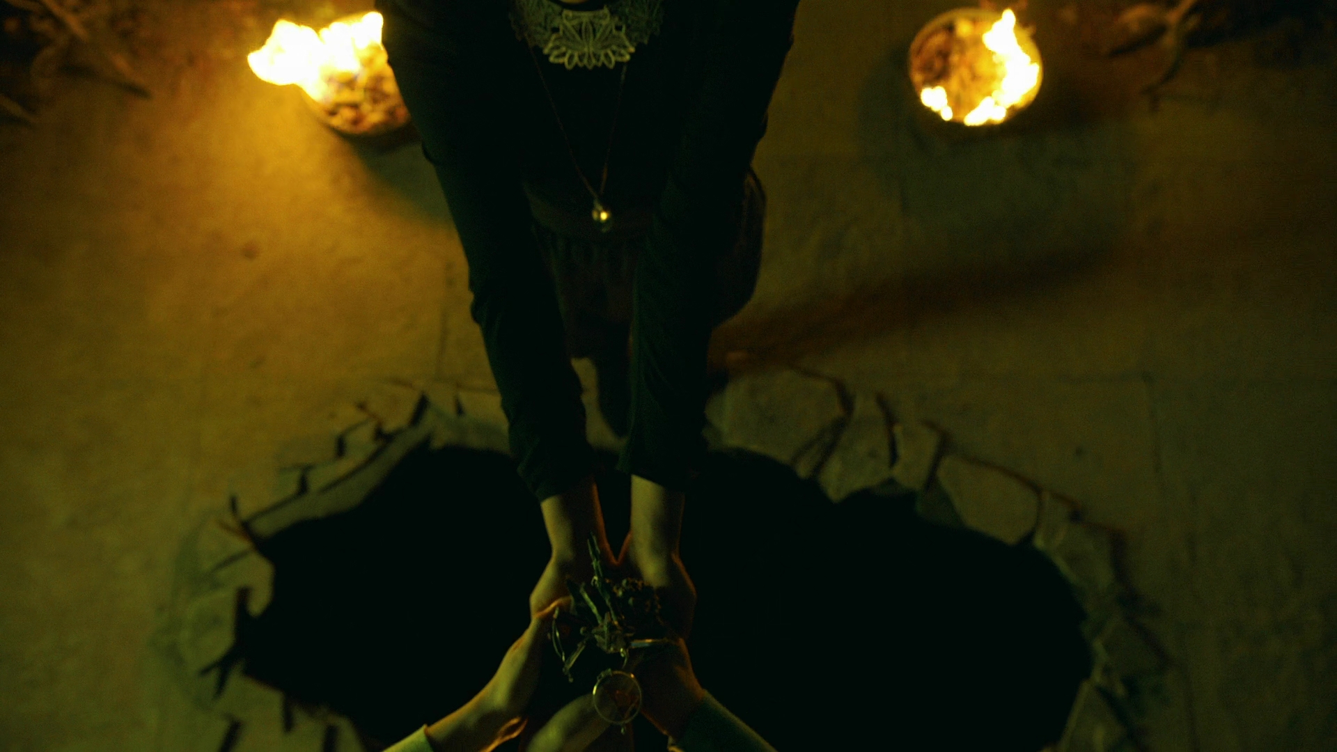 VampireDiariesWorld-dot-nl_Legacies3x04HoldOnTight1627.jpg