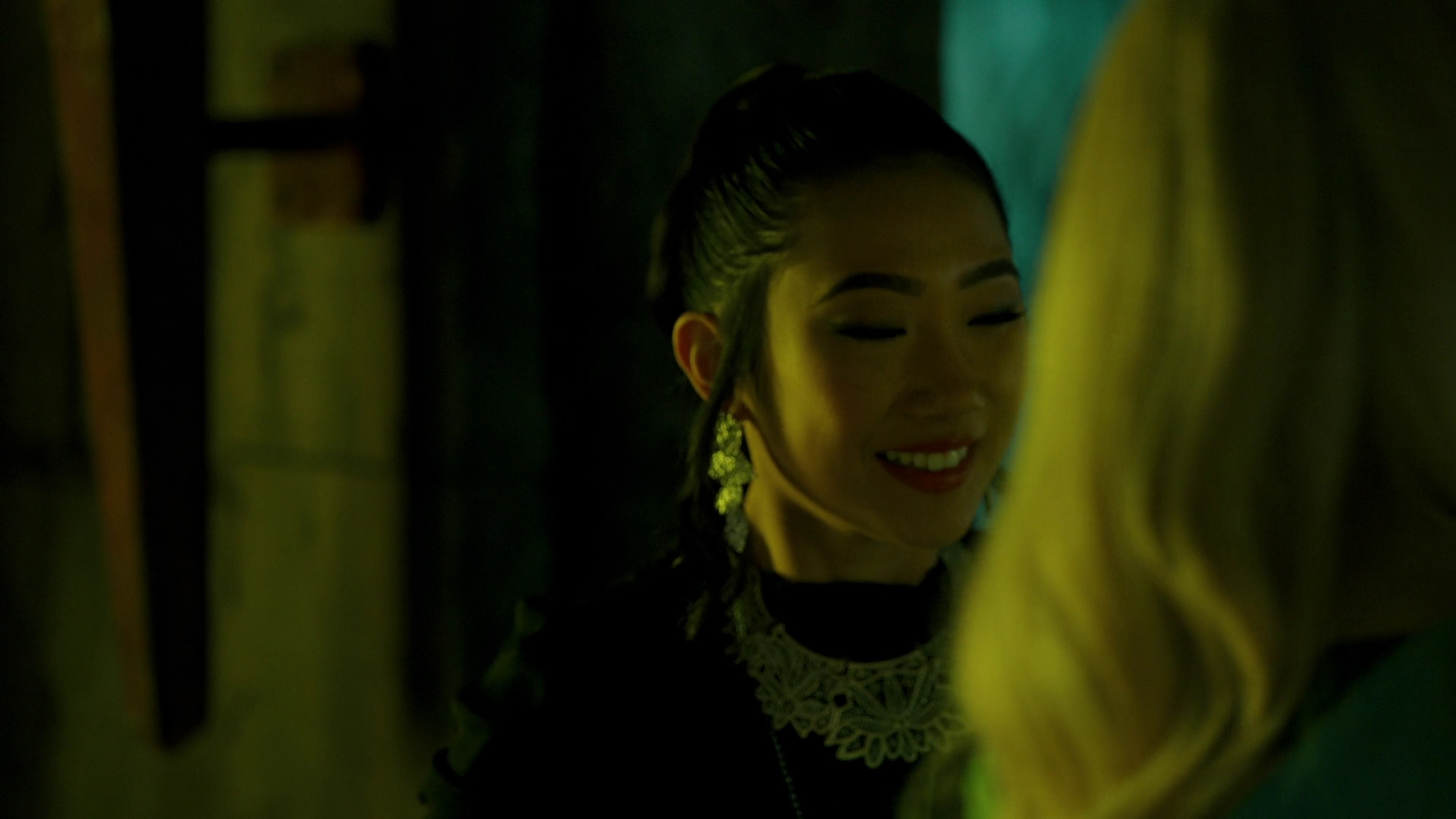 VampireDiariesWorld-dot-nl_Legacies3x04HoldOnTight1701.jpg