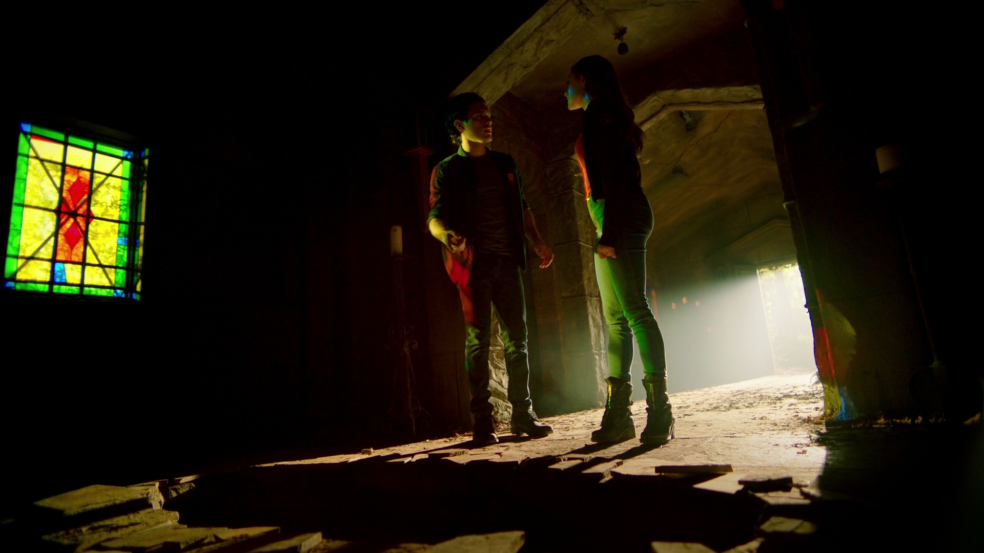 VampireDiariesWorld-dot-nl_Legacies3x04HoldOnTight1736.jpg