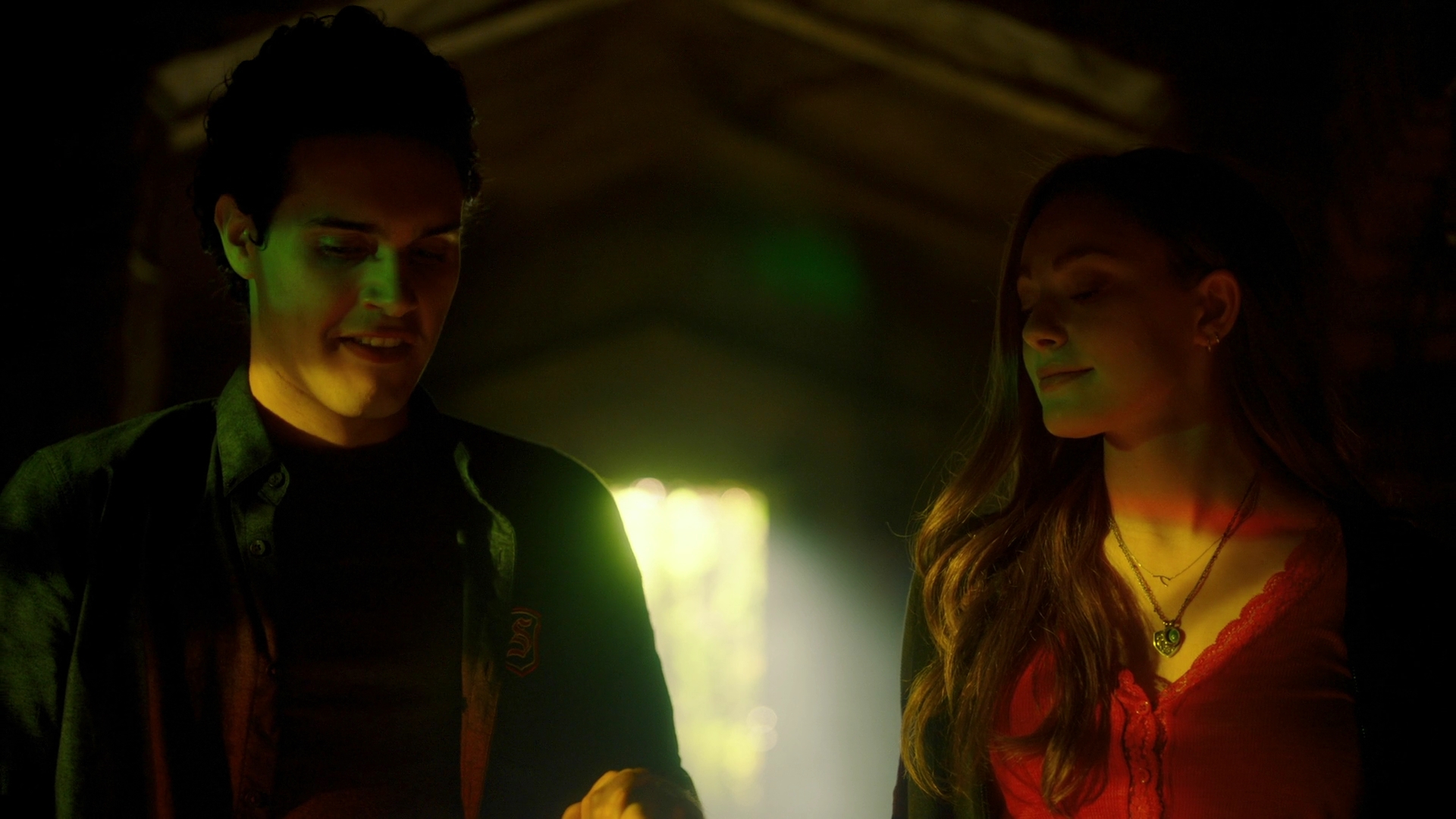 VampireDiariesWorld-dot-nl_Legacies3x04HoldOnTight1809.jpg