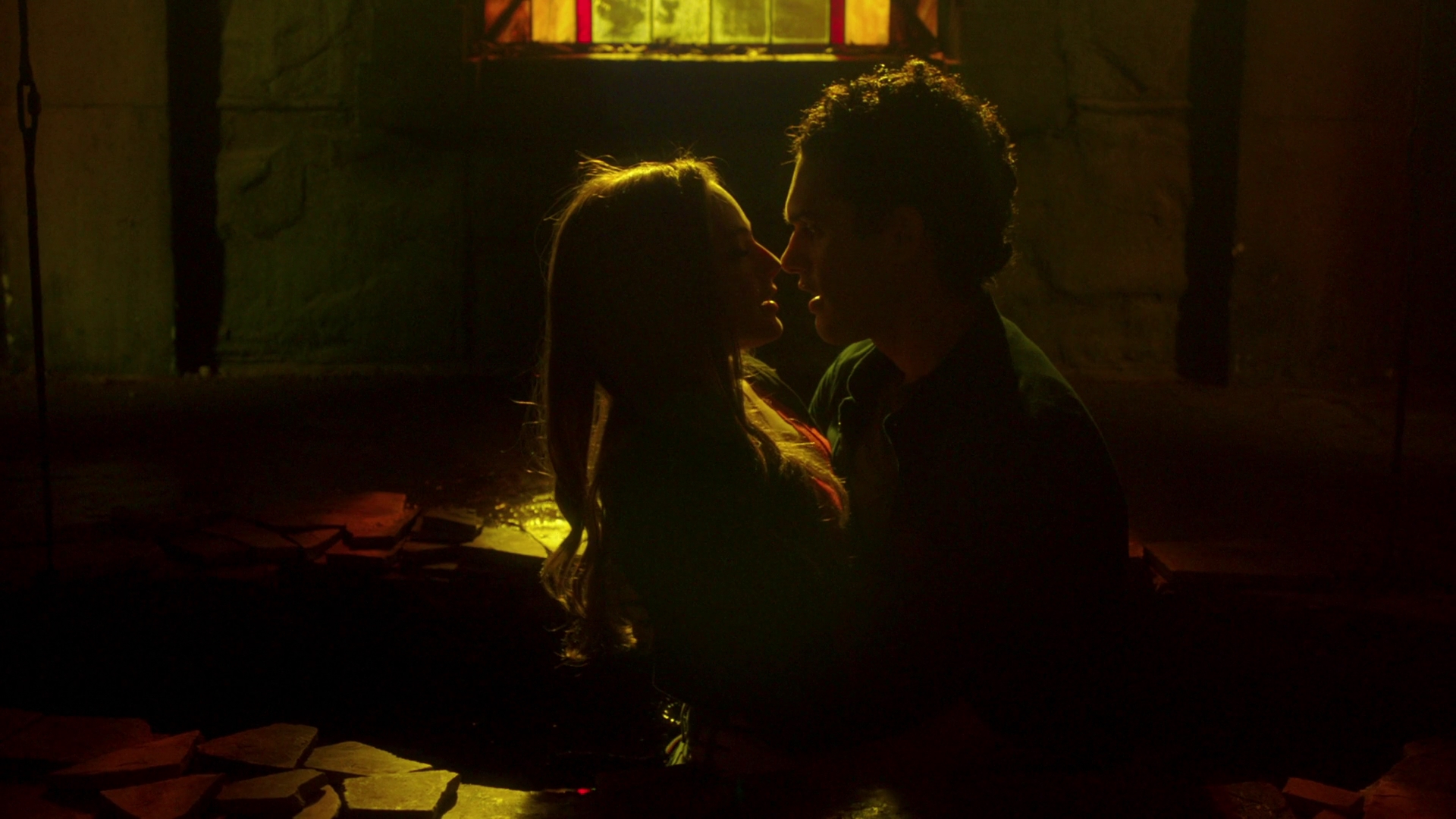 VampireDiariesWorld-dot-nl_Legacies3x04HoldOnTight1828.jpg