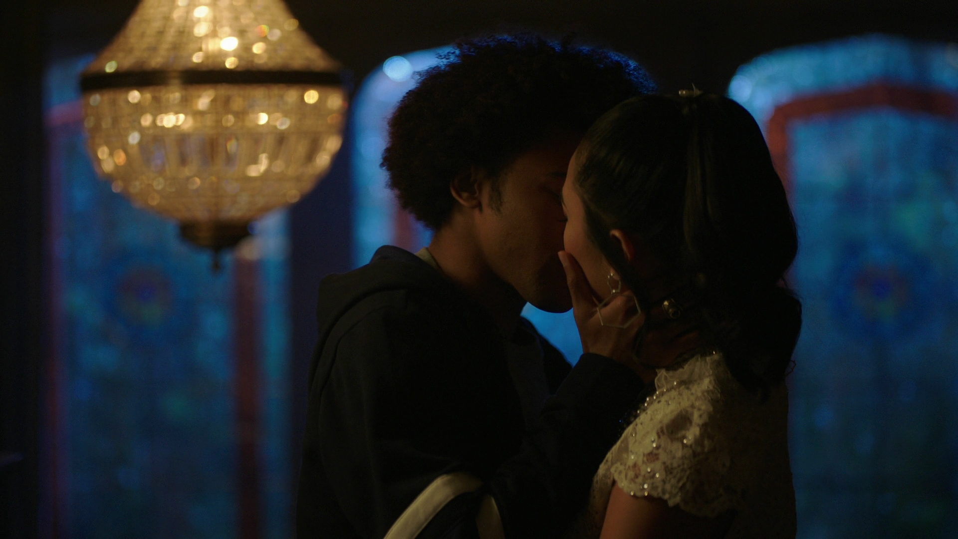 VampireDiariesWorld-dot-nl_Legacies3x04HoldOnTight2248.jpg