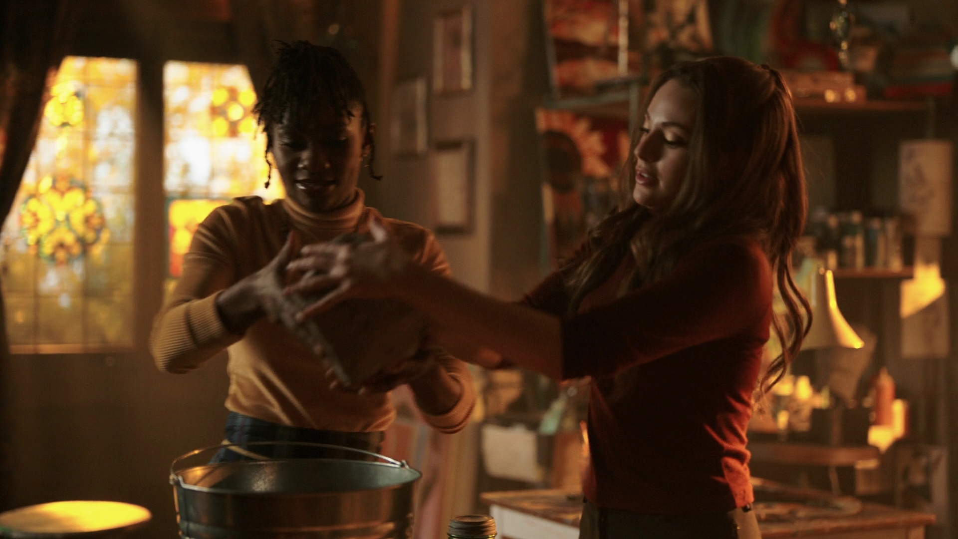 VampireDiariesWorld-dot-nl_Legacies3x07YupItsaLeprechaunAllRight0560.jpg