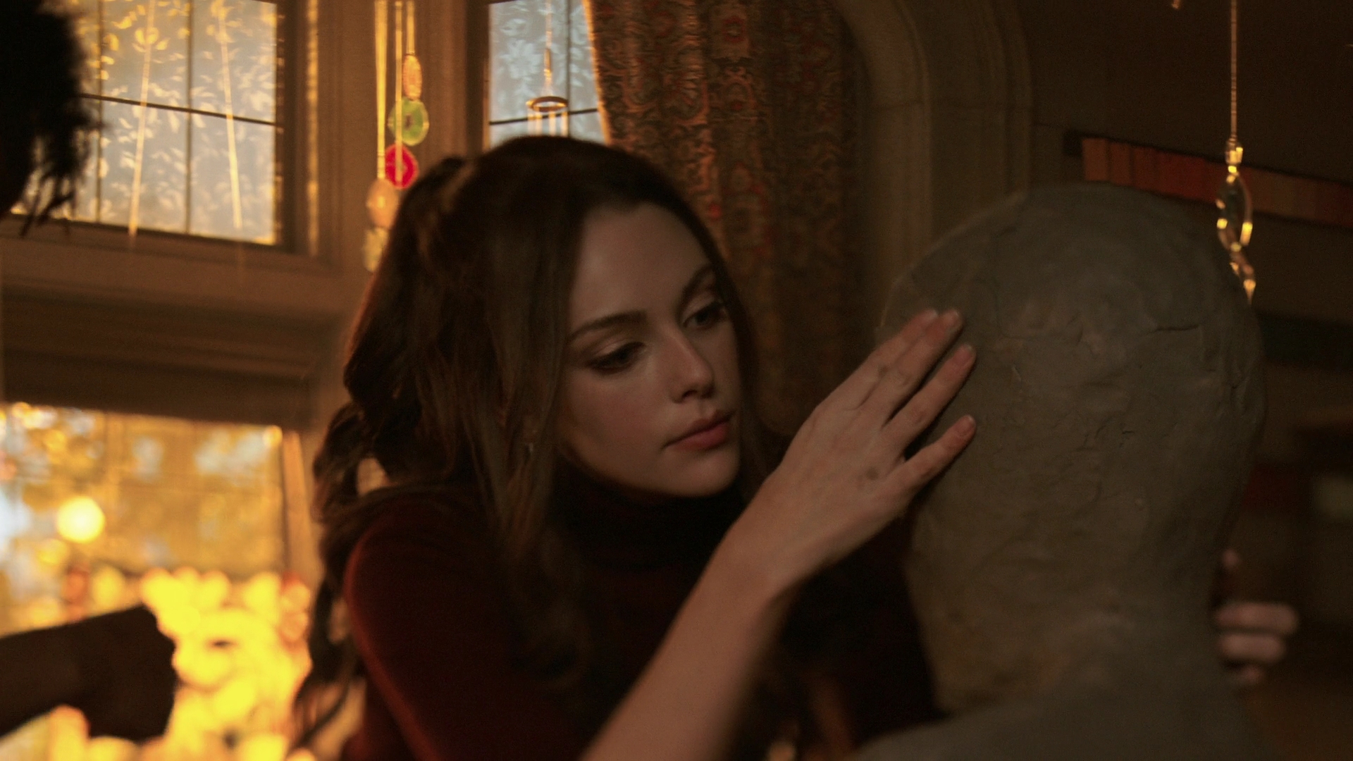 VampireDiariesWorld-dot-nl_Legacies3x07YupItsaLeprechaunAllRight0601.jpg