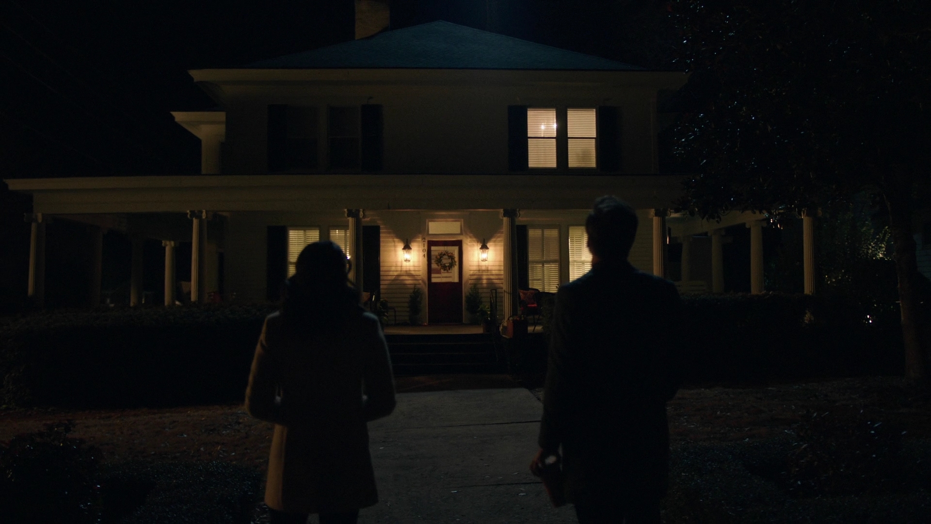VampireDiariesWorld-dot-nl_Legacies3x09DoAllMalivoreMonstersProvideThisLevelOfEmotionalInsight2012.jpg