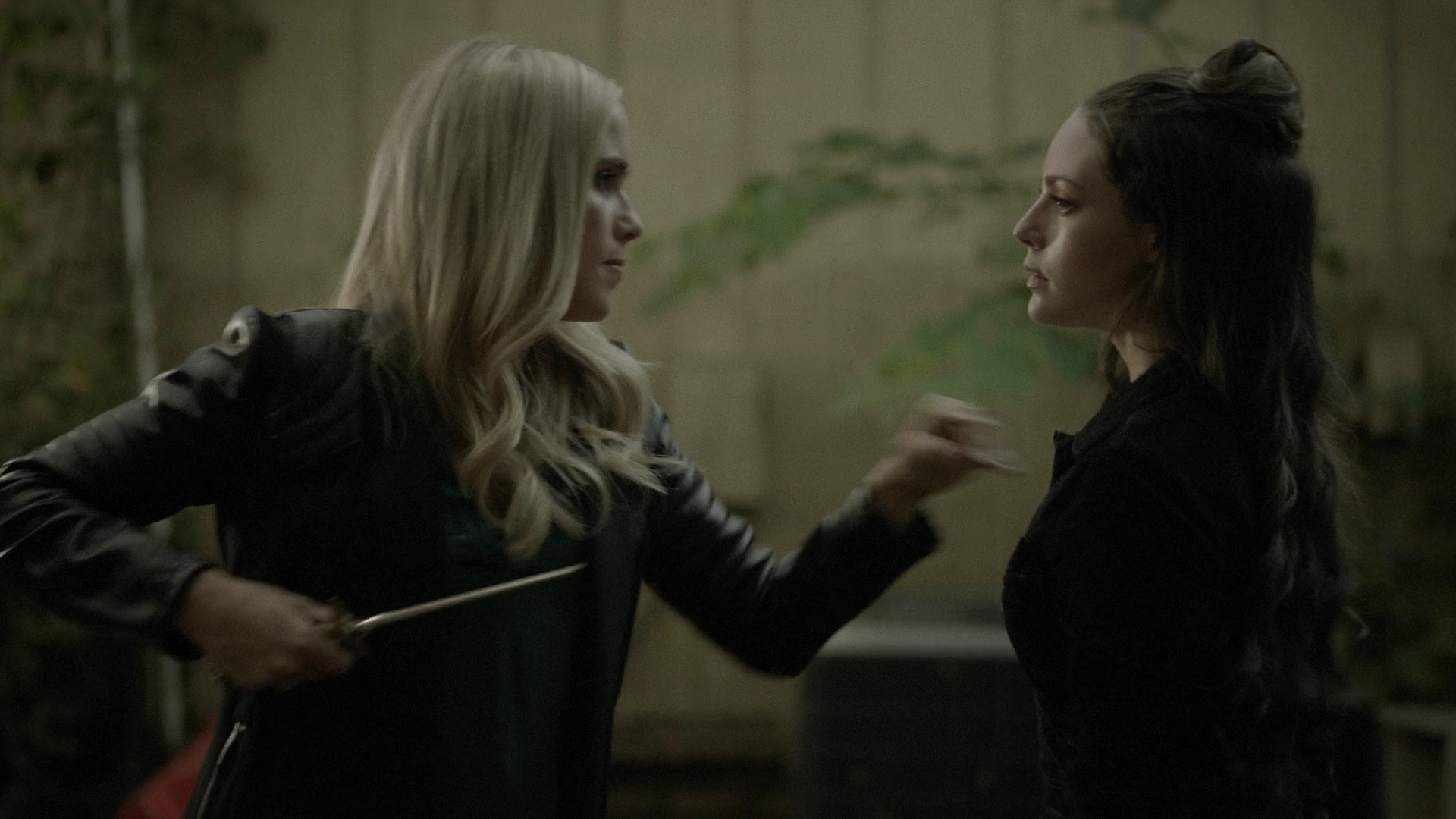 VampireDiariesWorld-dot-nl_Legacies4x05IThoughtYoudBeHappierToSeeMe1220.jpg