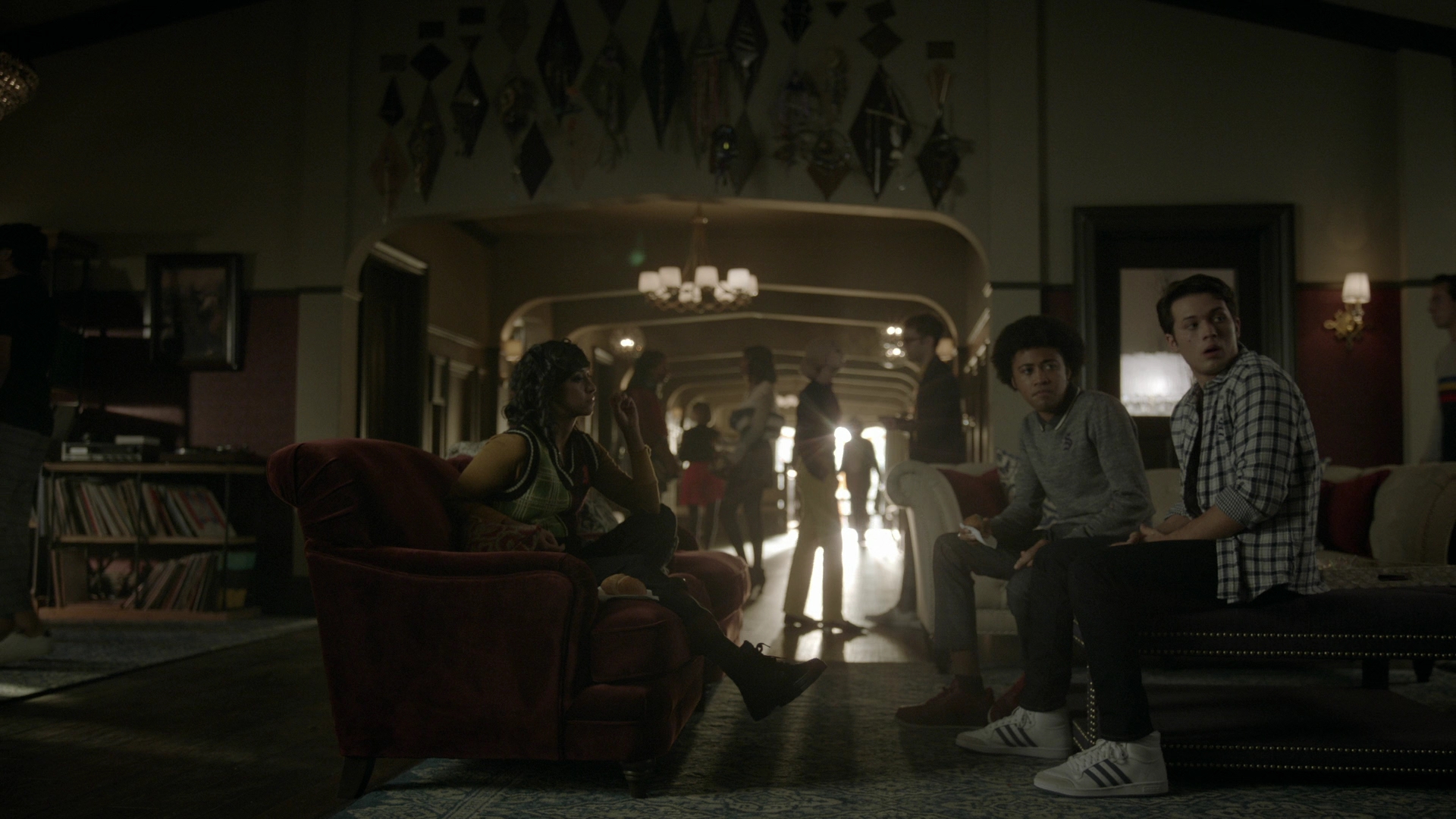 VampireDiariesWorld-dot-nl_Legacies4x07SomeplaceFarAwayfromAllThisViolence0059.jpg