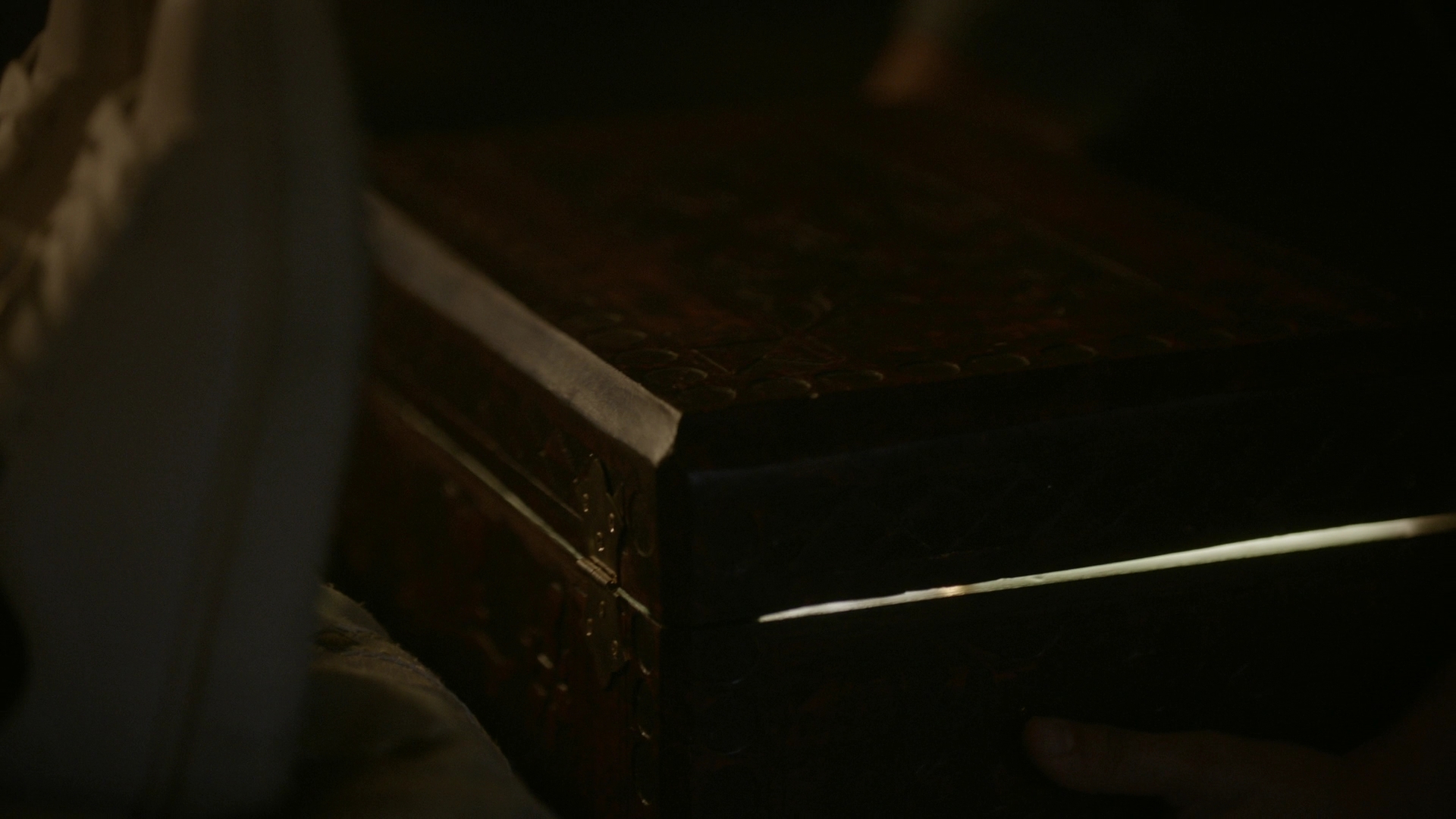 VampireDiariesWorld-dot-nl_Legacies4x07SomeplaceFarAwayfromAllThisViolence2328.jpg VampireDiariesWorld-dot-nl_Legacies4x07SomeplaceFarAwayfromAllThisViolence2328.jpg