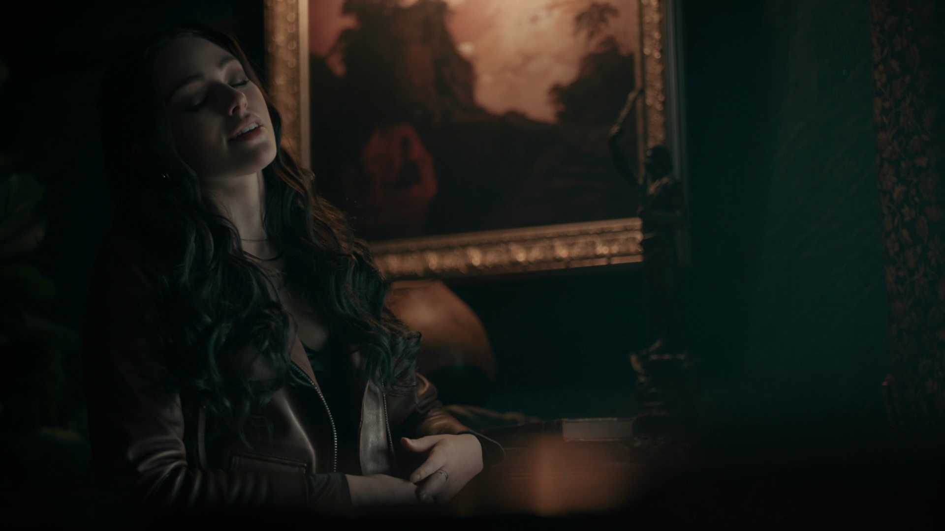 vampirediariesworld-dot-nl_Legacies4x10TheStoryOfMyLife0364.jpg