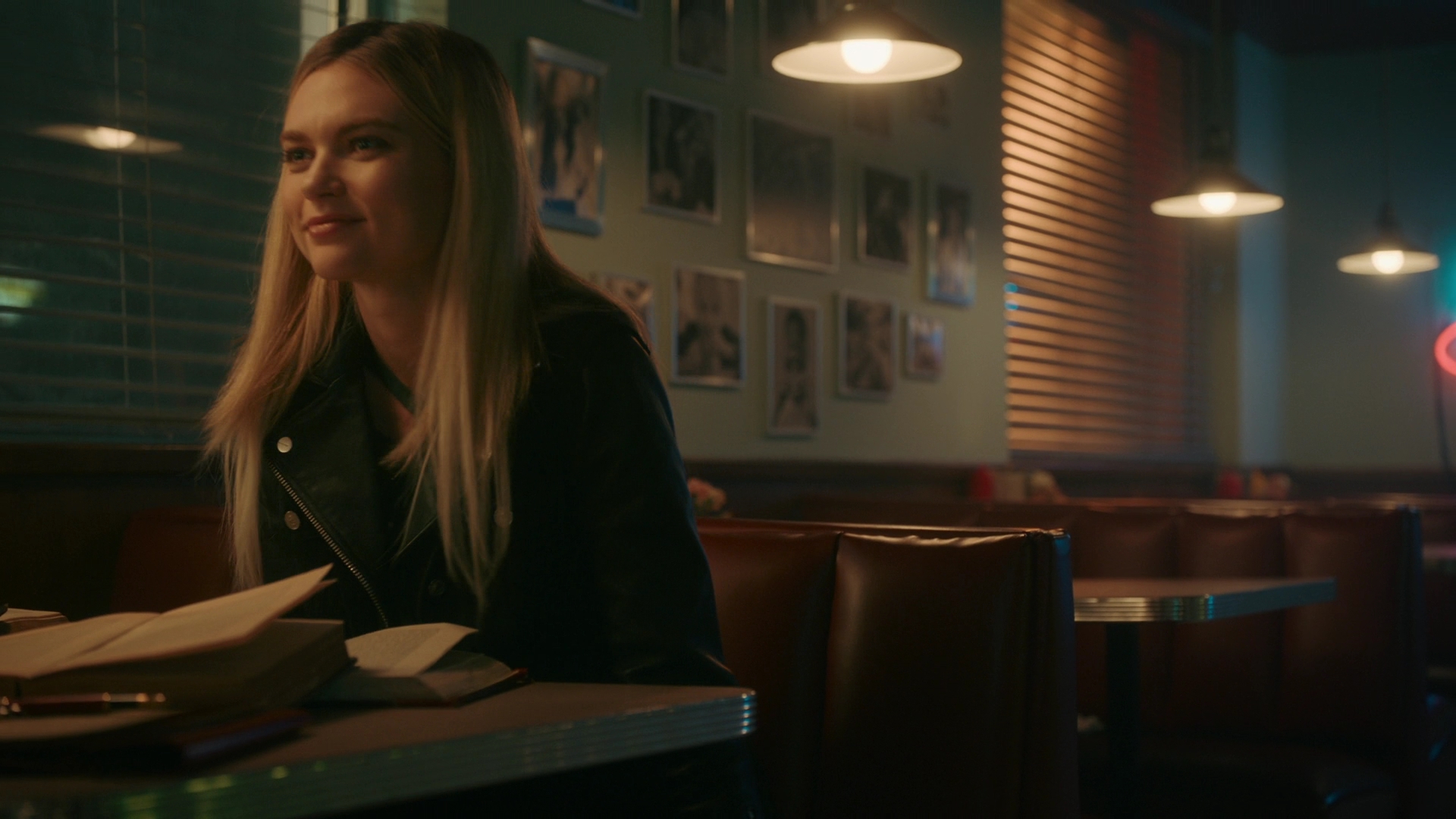 vampirediariesworld-dot-nl_Legacies4x12NotAllThoseWhoWanderAreLost0048.jpg