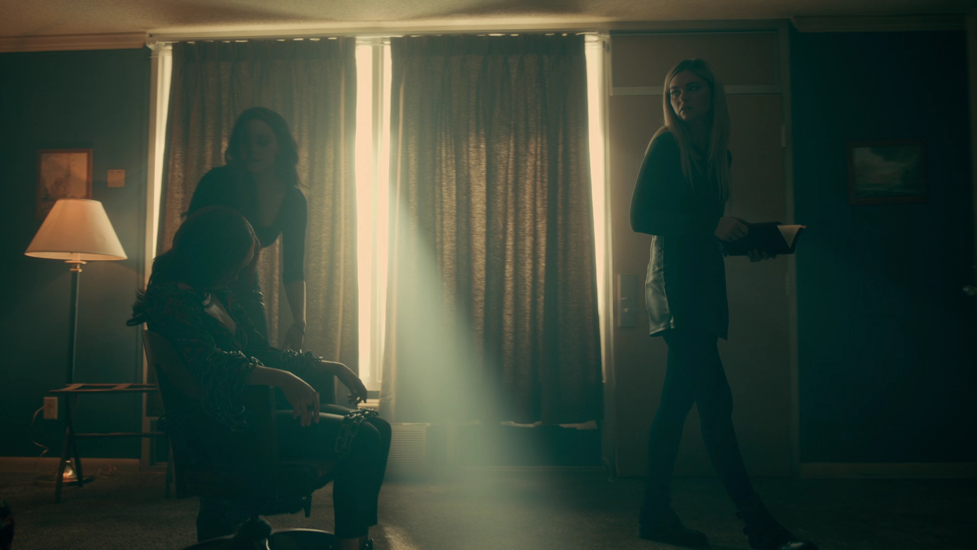 vampirediariesworld-dot-nl_Legacies4x12NotAllThoseWhoWanderAreLost0226.jpg vampirediariesworld-dot-nl_Legacies4x12NotAllThoseWhoWanderAreLost0226.jpg