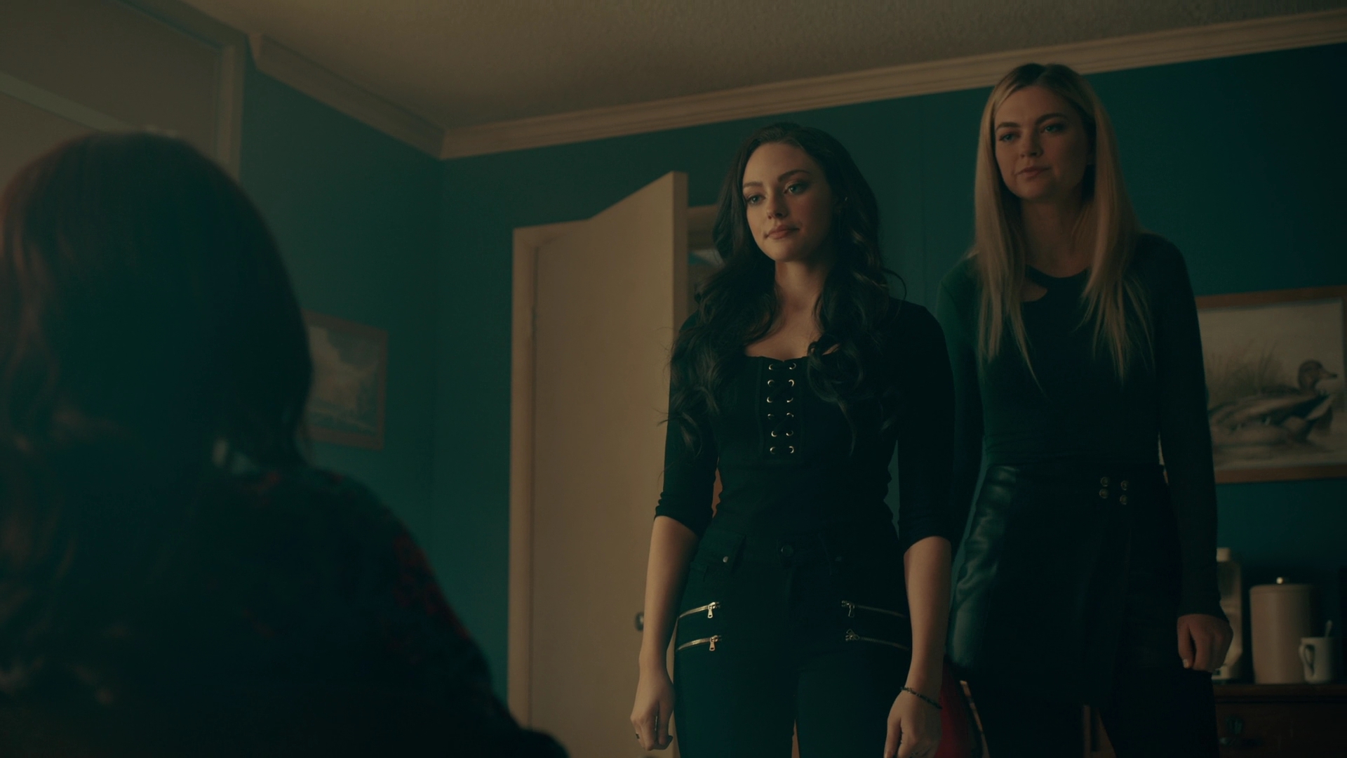 vampirediariesworld-dot-nl_Legacies4x12NotAllThoseWhoWanderAreLost0246.jpg