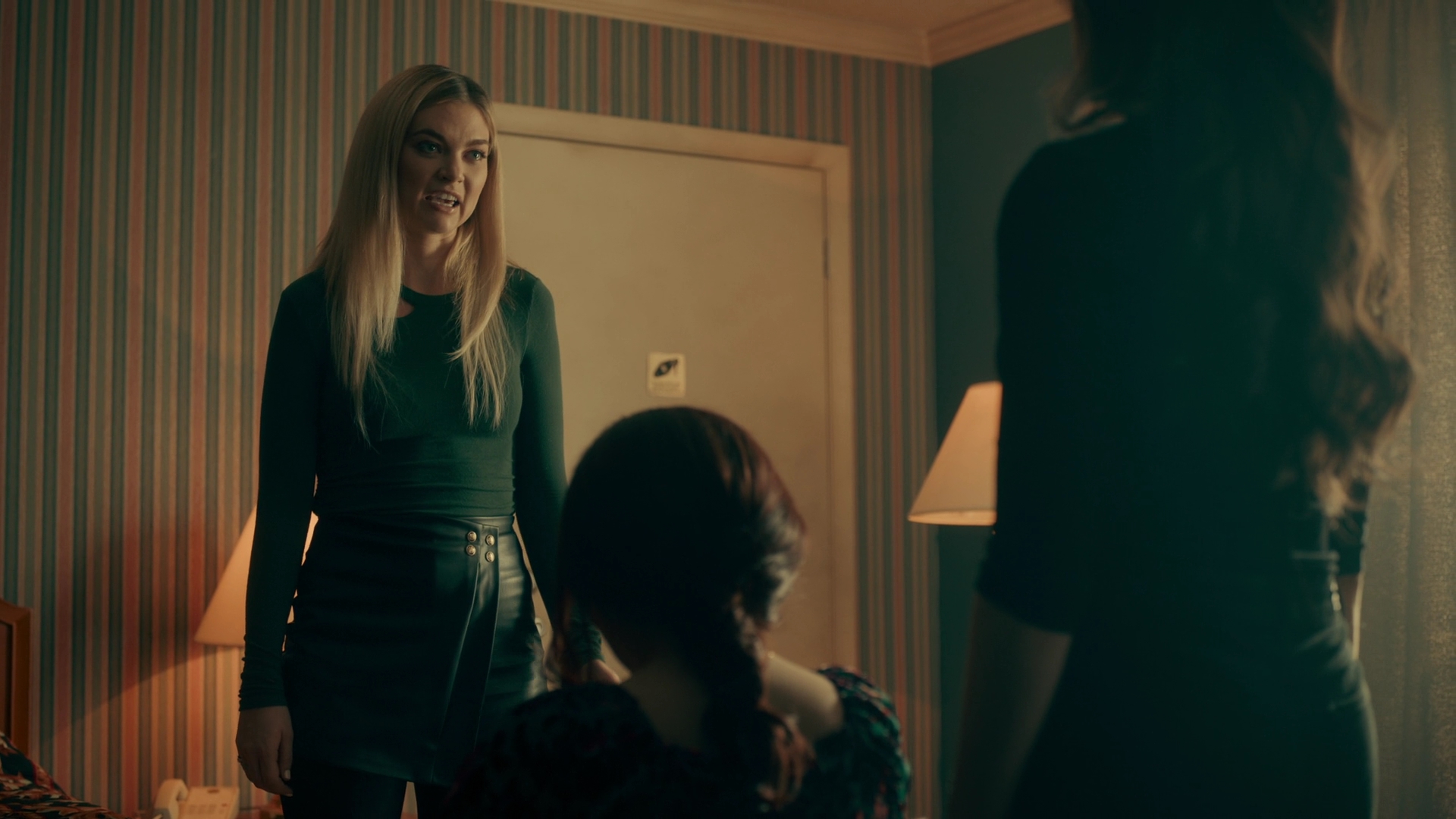 vampirediariesworld-dot-nl_Legacies4x12NotAllThoseWhoWanderAreLost1320.jpg vampirediariesworld-dot-nl_Legacies4x12NotAllThoseWhoWanderAreLost1320.jpg