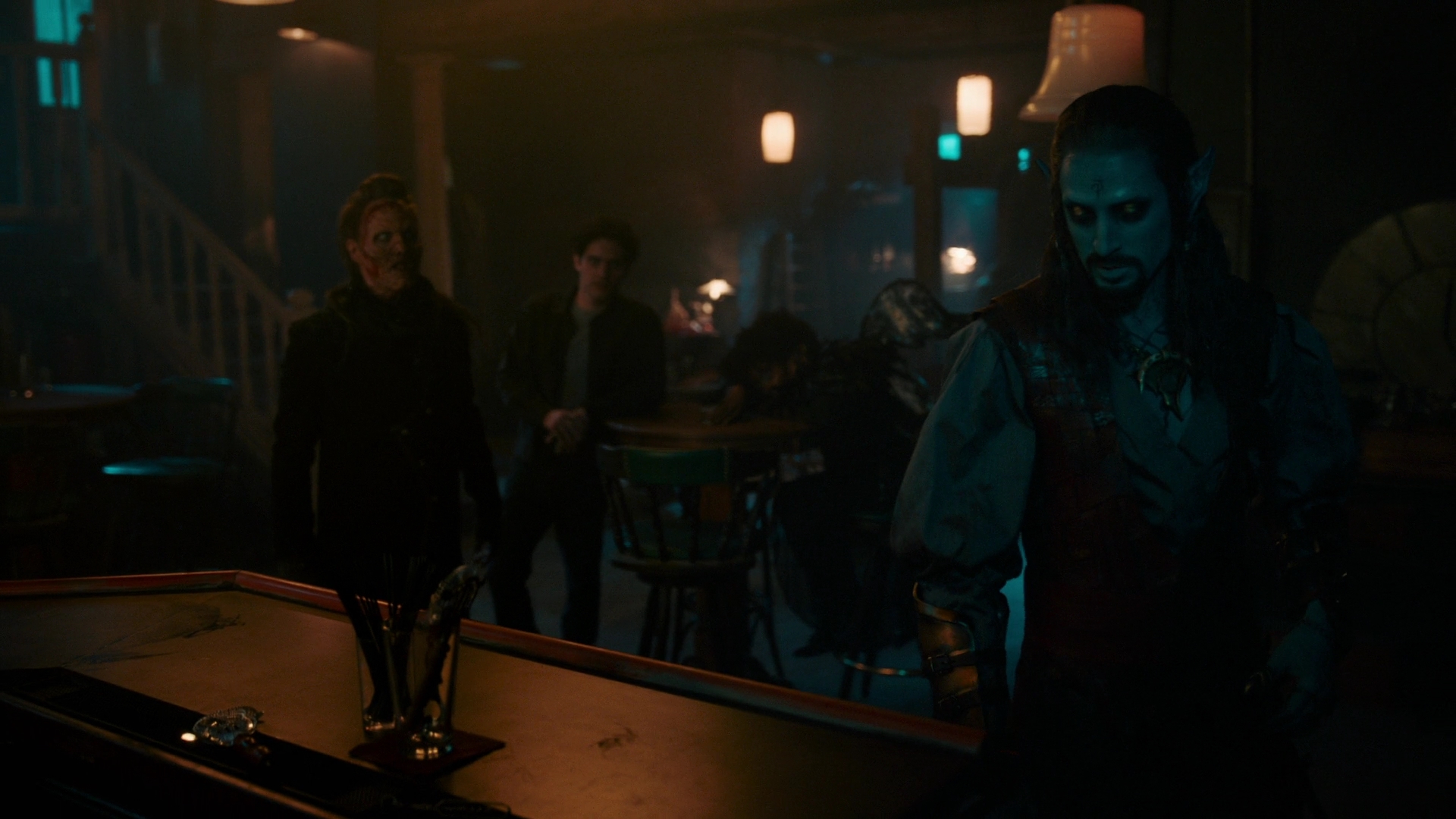 vampirediariesworld-dot-nl_Legacies4x12NotAllThoseWhoWanderAreLost2009.jpg