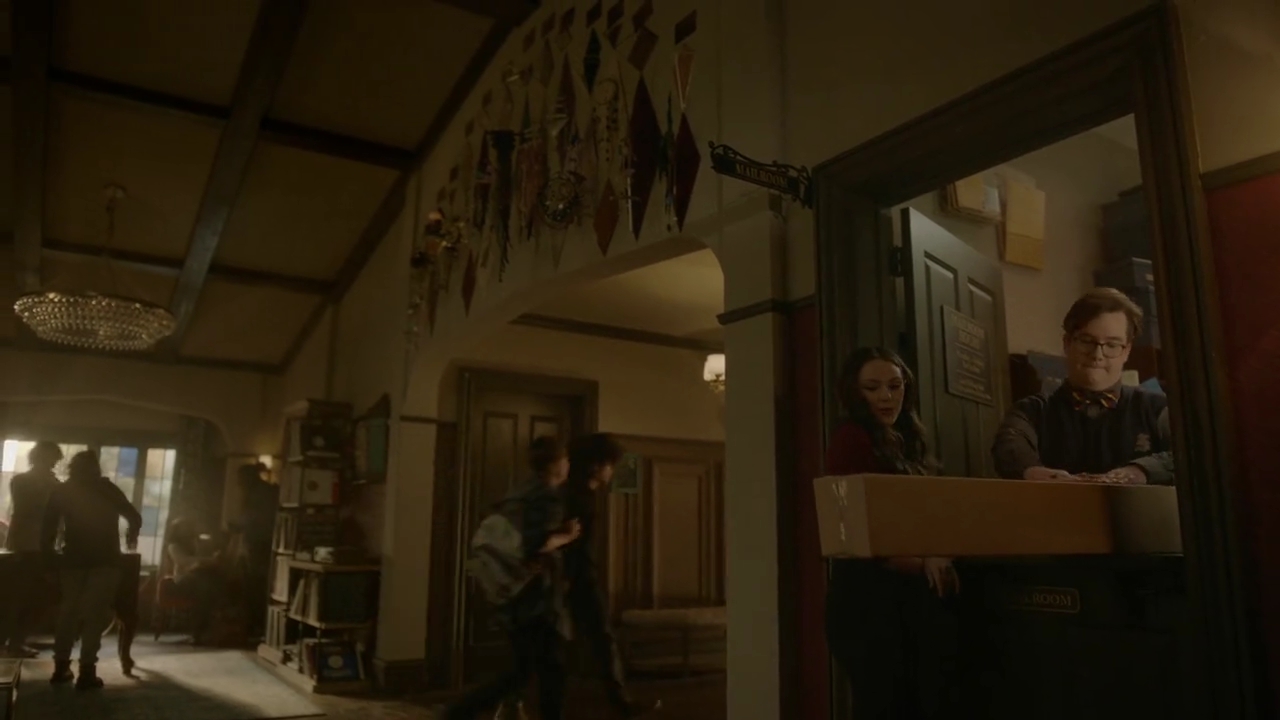 VampireDiariesWorld-dot-nl_Legacies4x20JustDontBeAStrangerOkay2176.jpg