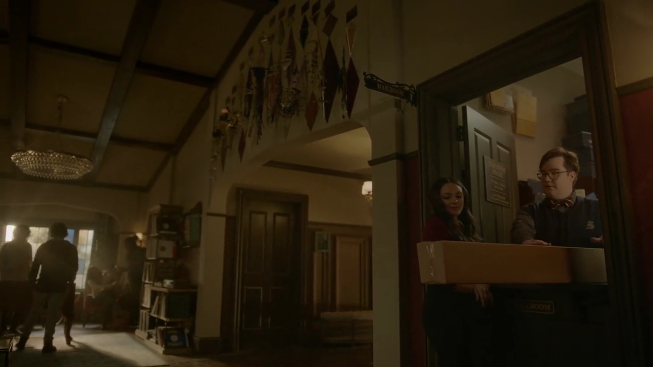 VampireDiariesWorld-dot-nl_Legacies4x20JustDontBeAStrangerOkay2177.jpg