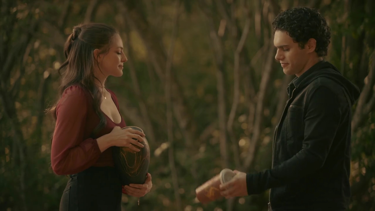 VampireDiariesWorld-dot-nl_Legacies4x20JustDontBeAStrangerOkay2289.jpg