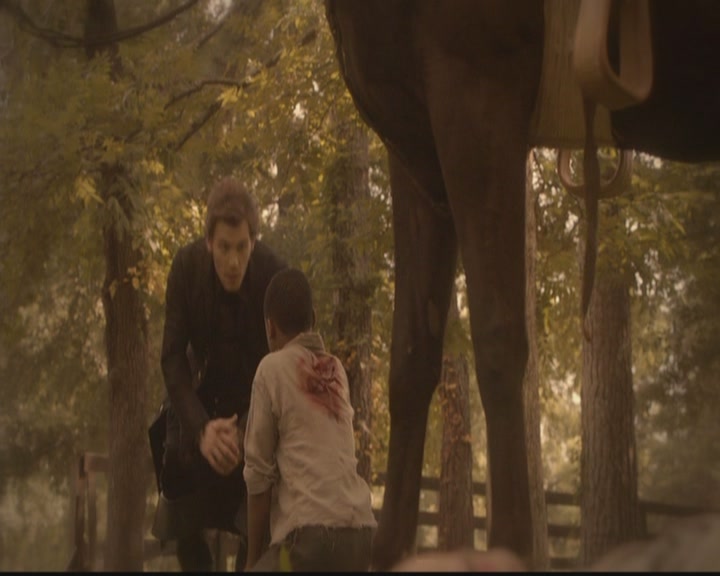 VampireDiariesWorld-dot-org_TheOriginals1x02HouseOfTheRisingSun0693.jpg