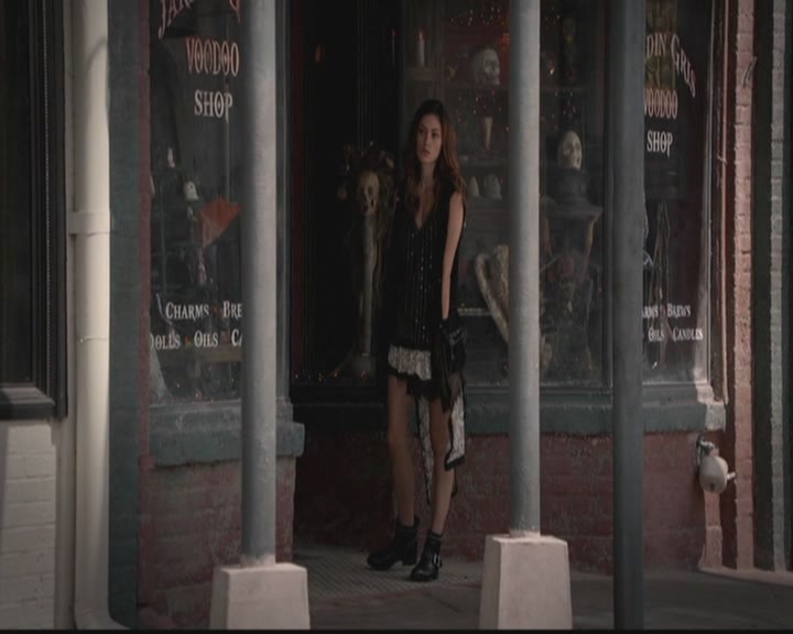 VampireDiariesWorld-dot-org_TheOriginals1x02HouseOfTheRisingSun0873.jpg