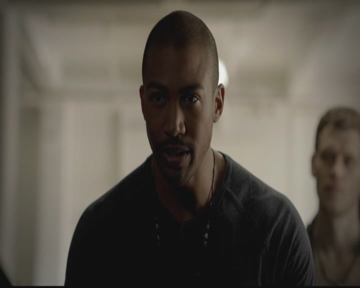 VampireDiariesWorld-dot-org_TheOriginals1x02HouseOfTheRisingSun0926.jpg