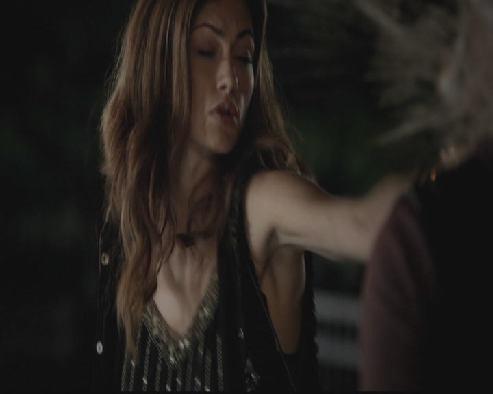 VampireDiariesWorld-dot-org_TheOriginals1x02HouseOfTheRisingSun1249.jpg