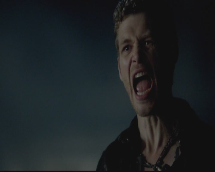 VampireDiariesWorld-dot-org_TheOriginals1x02HouseOfTheRisingSun1305.jpg