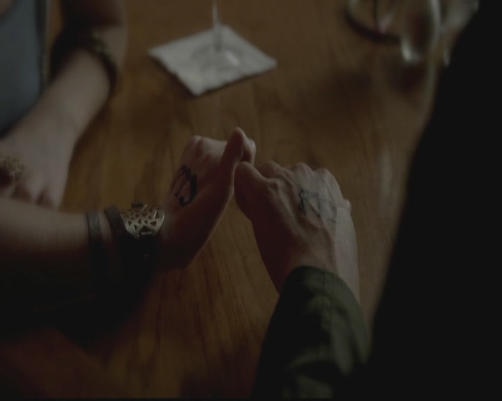 VampireDiariesWorld-dot-org_TheOriginals1x02HouseOfTheRisingSun1319.jpg
