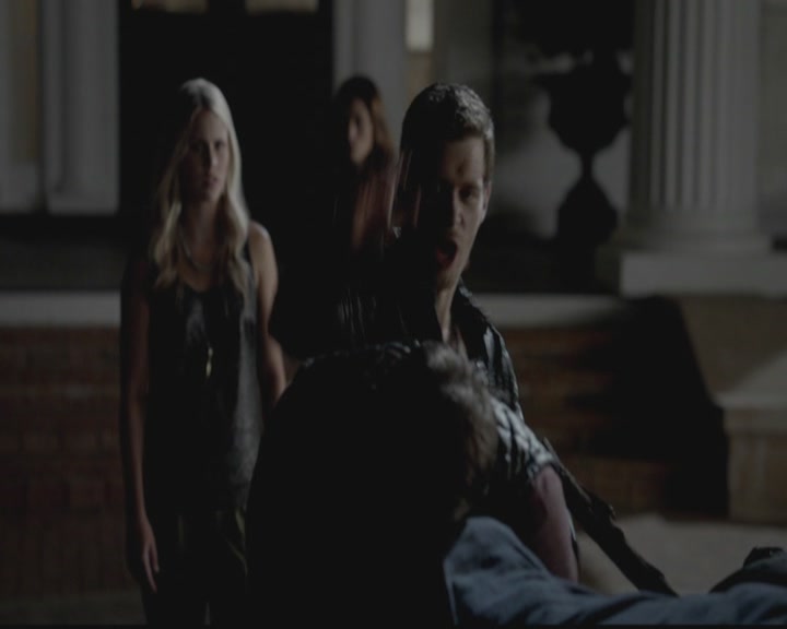VampireDiariesWorld-dot-org_TheOriginals1x02HouseOfTheRisingSun1401.jpg