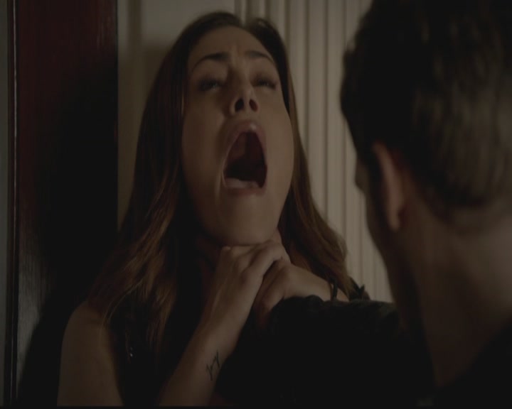 VampireDiariesWorld-dot-org_TheOriginals1x02HouseOfTheRisingSun1445.jpg