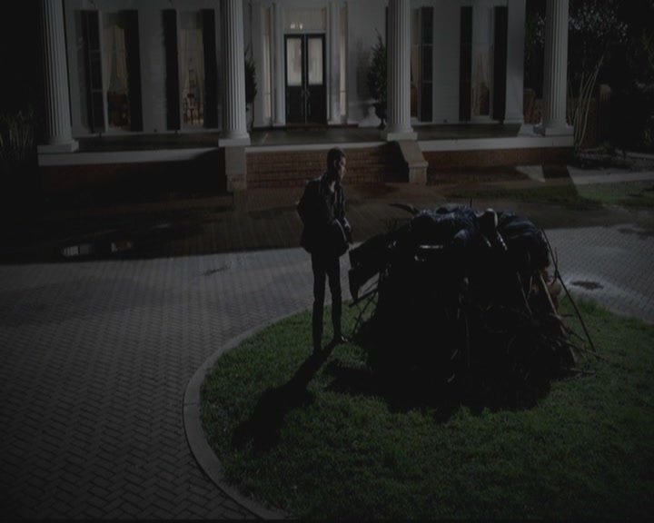 VampireDiariesWorld-dot-org_TheOriginals1x03TangledUpInBlue0069.jpg