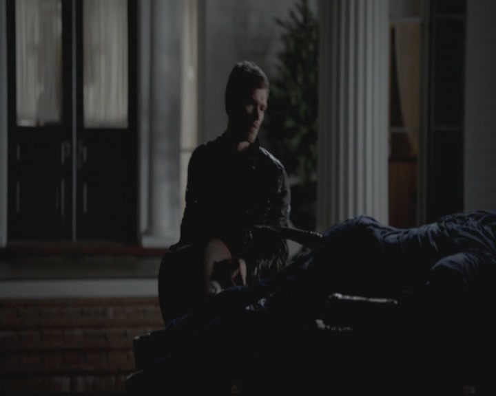 VampireDiariesWorld-dot-org_TheOriginals1x03TangledUpInBlue0073.jpg