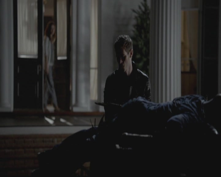 VampireDiariesWorld-dot-org_TheOriginals1x03TangledUpInBlue0075.jpg