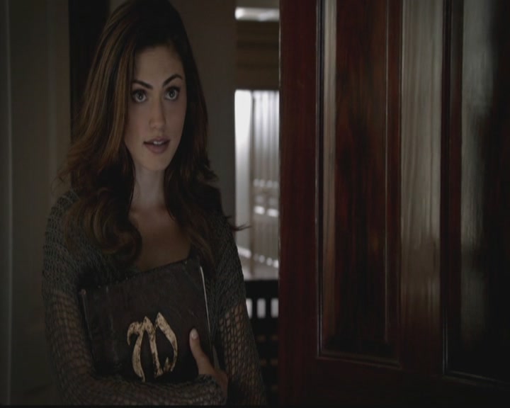VampireDiariesWorld-dot-org_TheOriginals1x03TangledUpInBlue0115.jpg