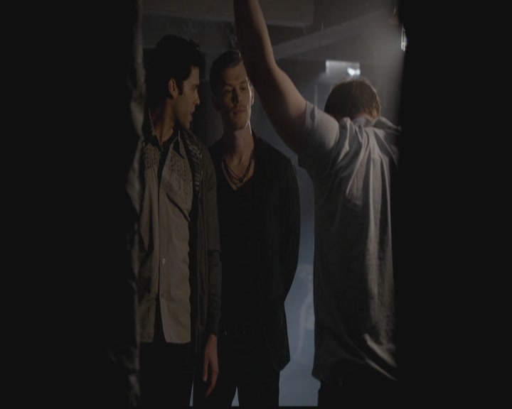 VampireDiariesWorld-dot-org_TheOriginals1x03TangledUpInBlue0441.jpg