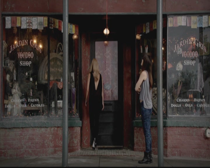 VampireDiariesWorld-dot-org_TheOriginals1x03TangledUpInBlue0487.jpg