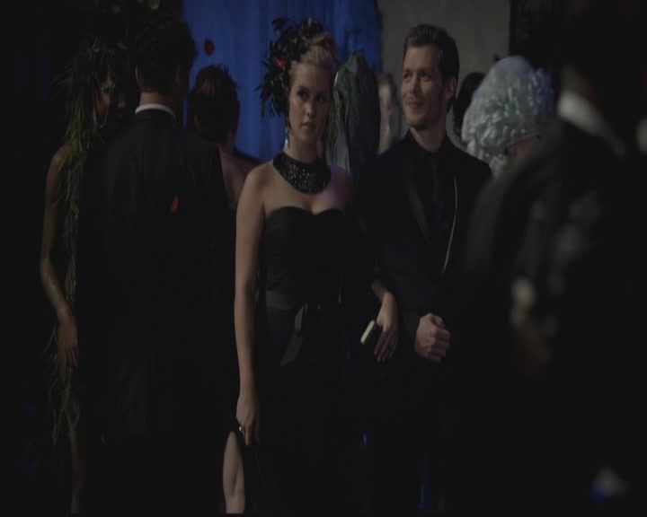 VampireDiariesWorld-dot-org_TheOriginals1x03TangledUpInBlue1034.jpg