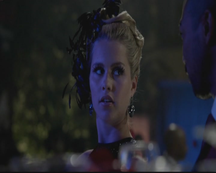 VampireDiariesWorld-dot-org_TheOriginals1x03TangledUpInBlue1110.jpg
