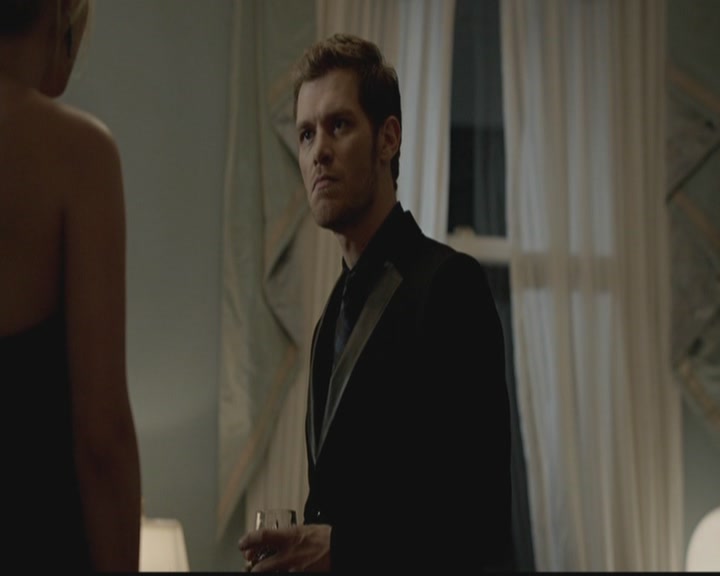 VampireDiariesWorld-dot-org_TheOriginals1x03TangledUpInBlue2012.jpg